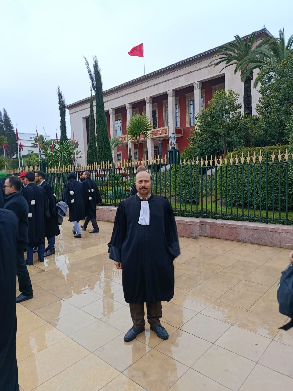 الأستاذ عبد الكبير دواليازال ببذلة المحاماة بالرباط